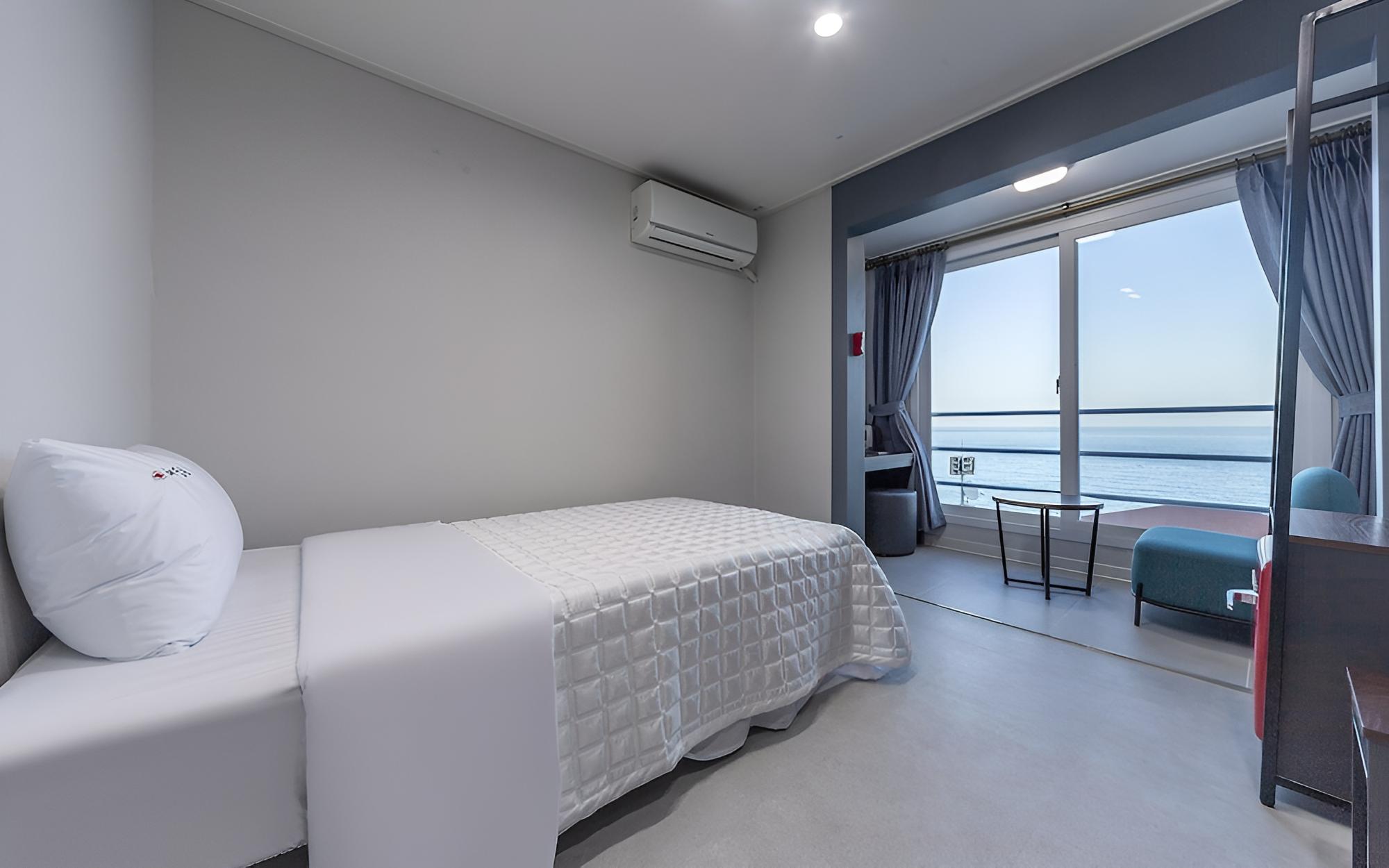 Room (Single Room Ocean View) - Photo 4