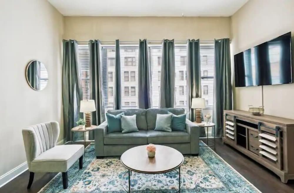 Executive Condo, 2 Bedrooms, Pool Access, City View
