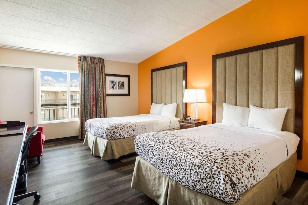Deluxe Double Room, 2 Double Beds, Non Smoking, Mountain View