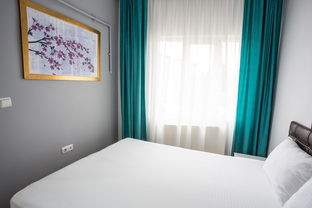 Family Apartment, 1 Bedroom, Refrigerator, City View photo 3