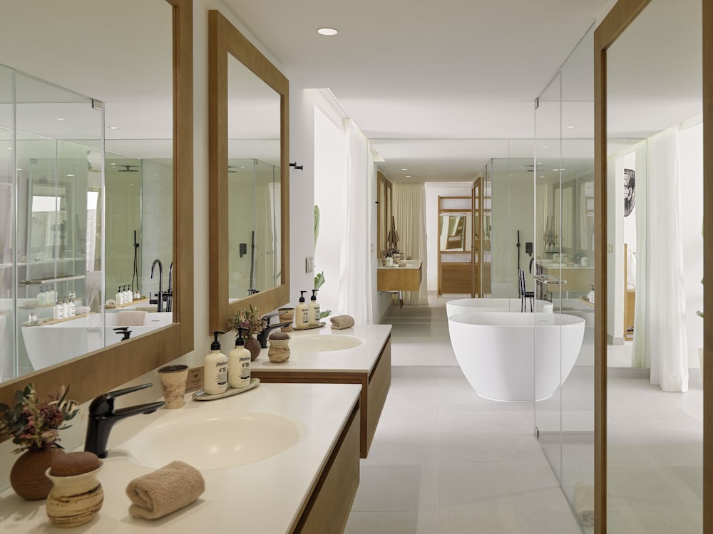 Suite, Bathtub, Oceanfront (The Reserve Master) photo 3