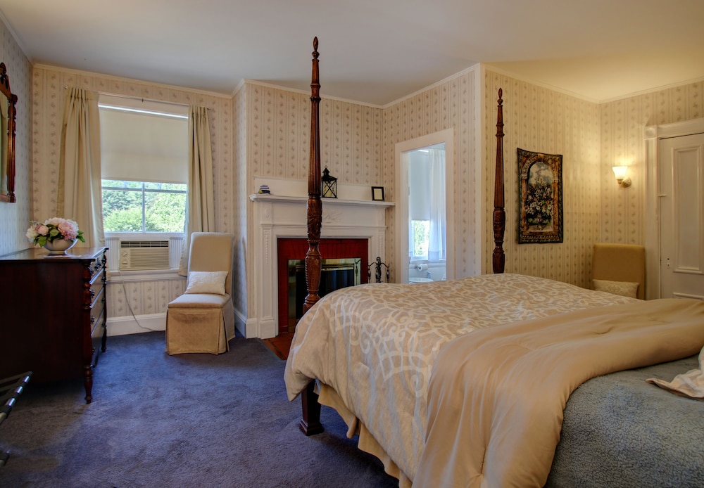 Deluxe Room (Room 2)