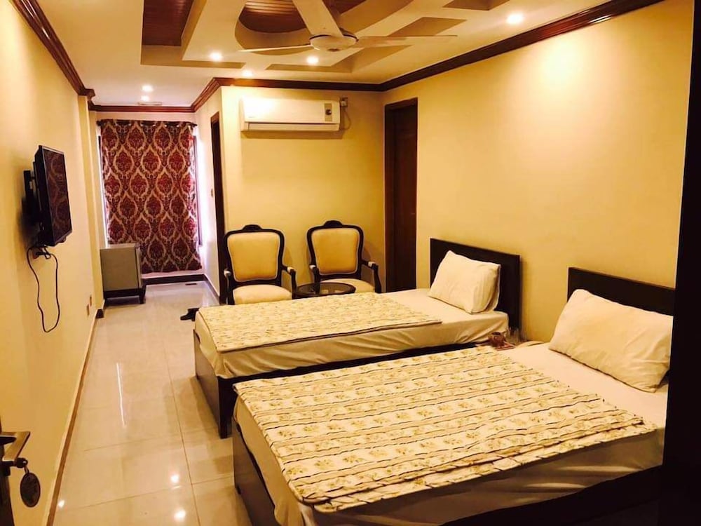 Twin Room - Photo 2