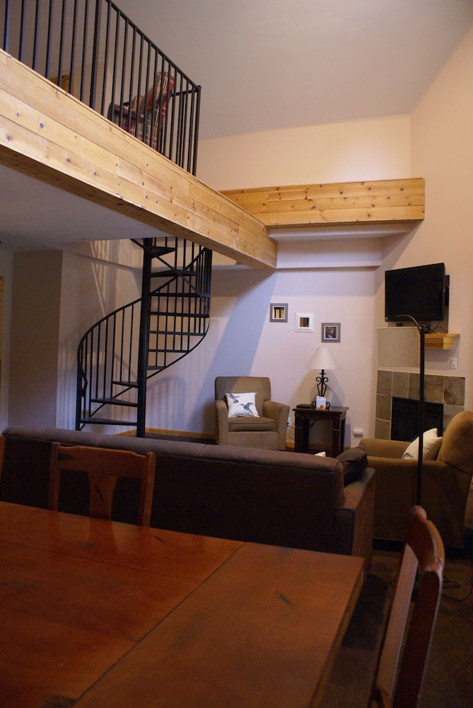 Condo, 2 Bedrooms (Plus Loft) photo 2