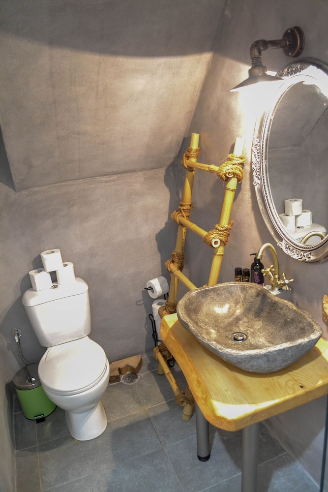 Studio, Ground Floor - Photo 15
