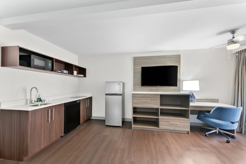 Room, 2 Queen Beds, Non Smoking (Efficiency) - Photo 5