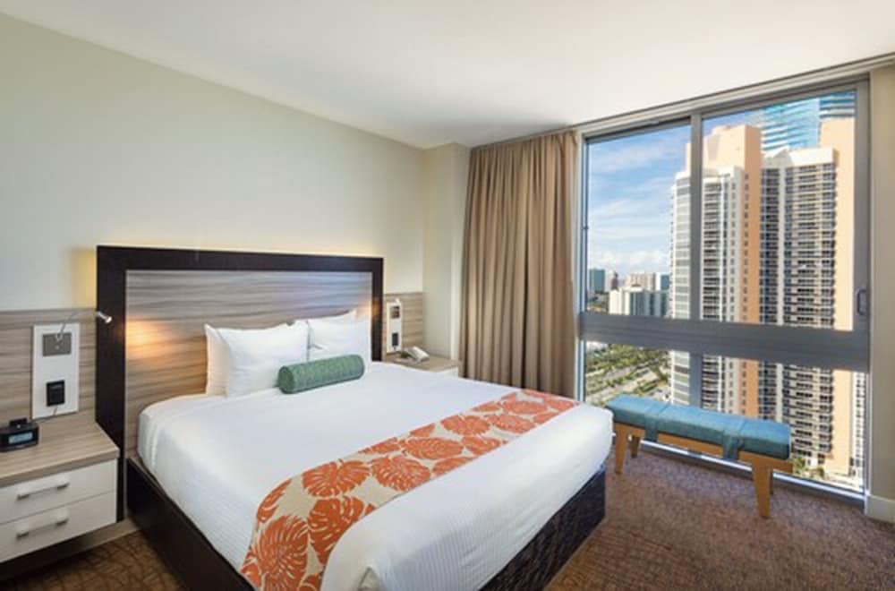 Classic Room, 1 King Bed, Bay View - Photo 3