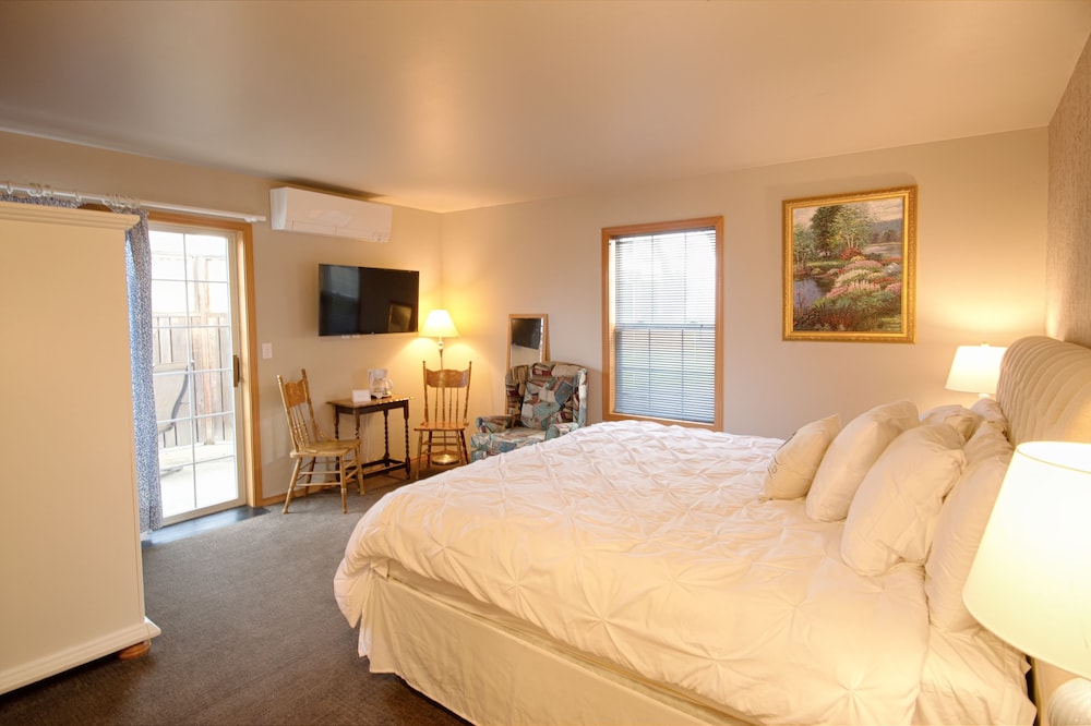 Deluxe Double Room, 1 King Bed, Accessible, Non Smoking (Blue Willow)