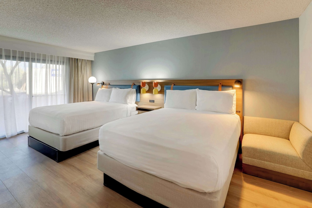 Deluxe Room, 2 Queen Beds - Photo 3