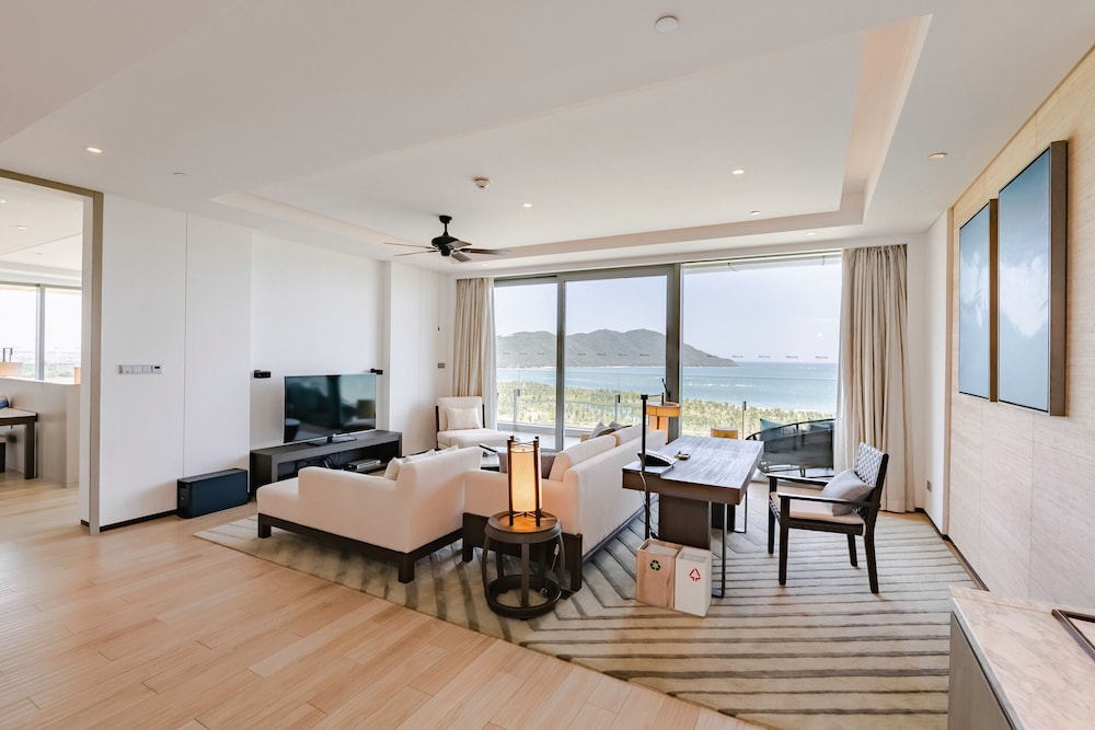 Suite, 1 Bedroom, Balcony, Golf View photo 3