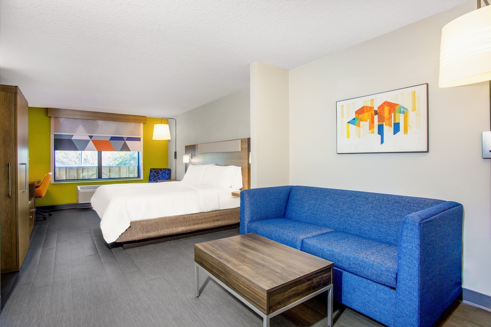 Suite, 1 King Bed, Accessible (Mobility, Accessible Tub) - Photo 3