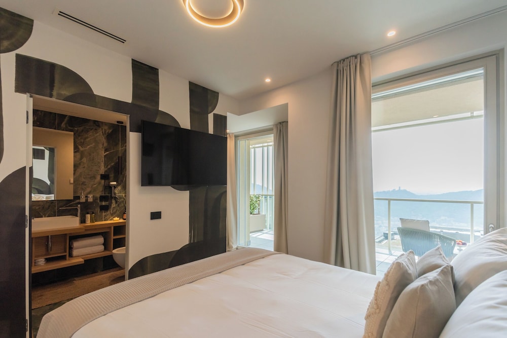 Queen Room with Private Terrace, FENIX