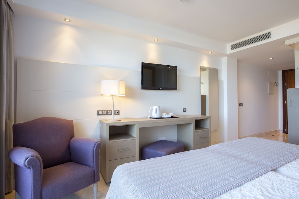 Standard Double Room, 3 Twin Beds, Garden View photo 2