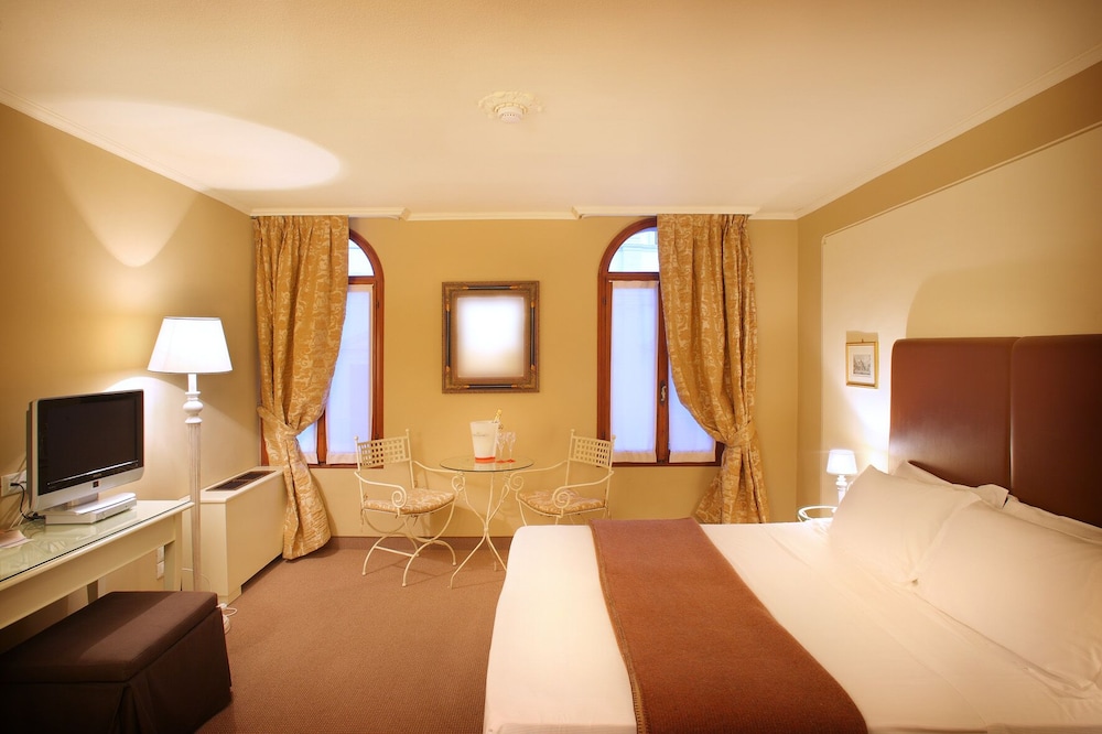 Deluxe Room - Photo 2