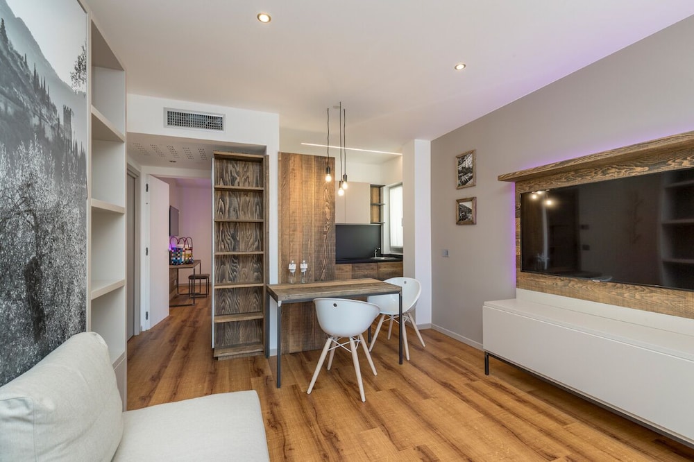 Standard Apartment, 1 Bedroom, Pool View