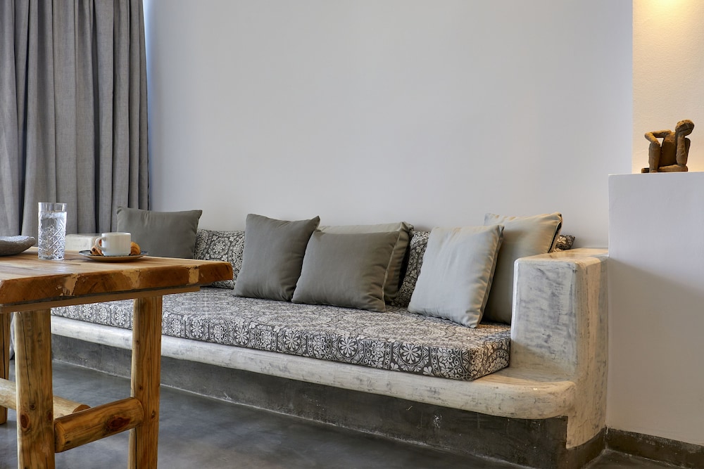 Elegant Suite Caldera View - Photo 9