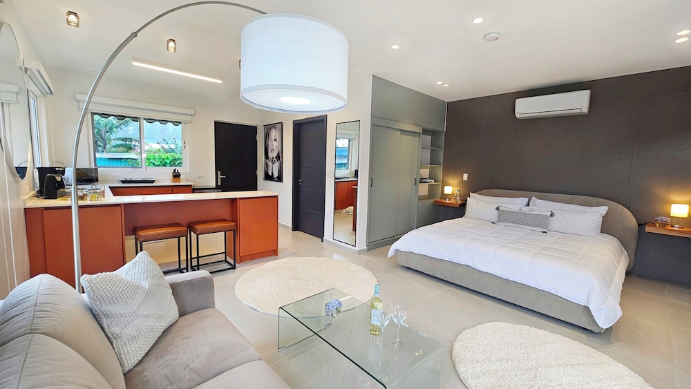 Premier Suite, 1 King Bed, Garden View photo 1