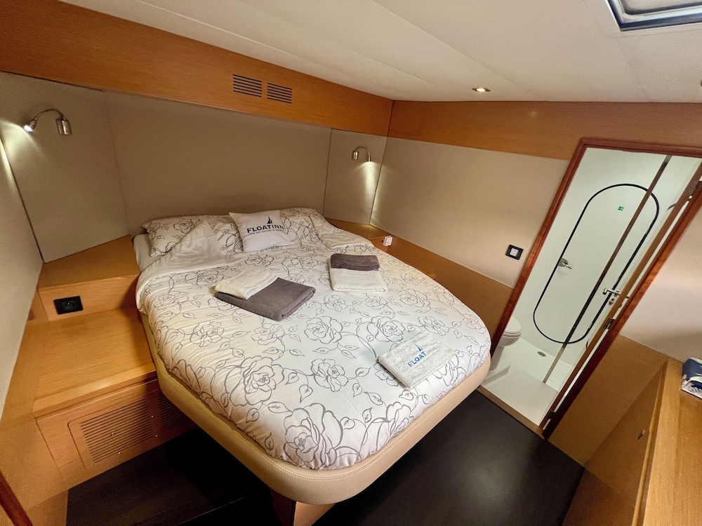Deluxe Double Room, 1 Double Bed, Lake View (Saladin) photo 1
