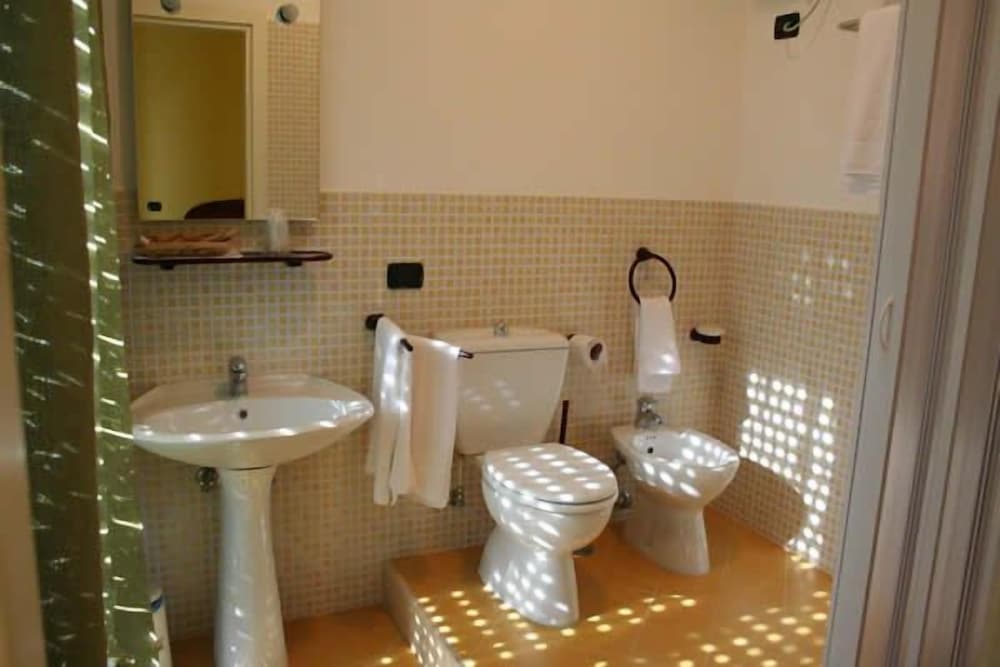 Standard Room photo 2