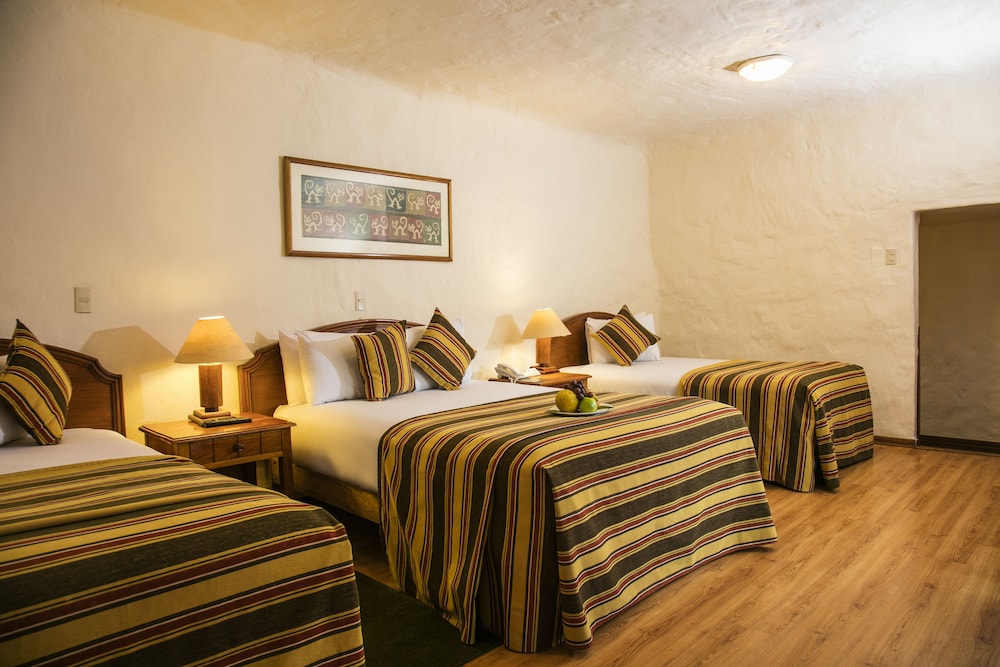 Room, 3 Twin Beds - Photo 4
