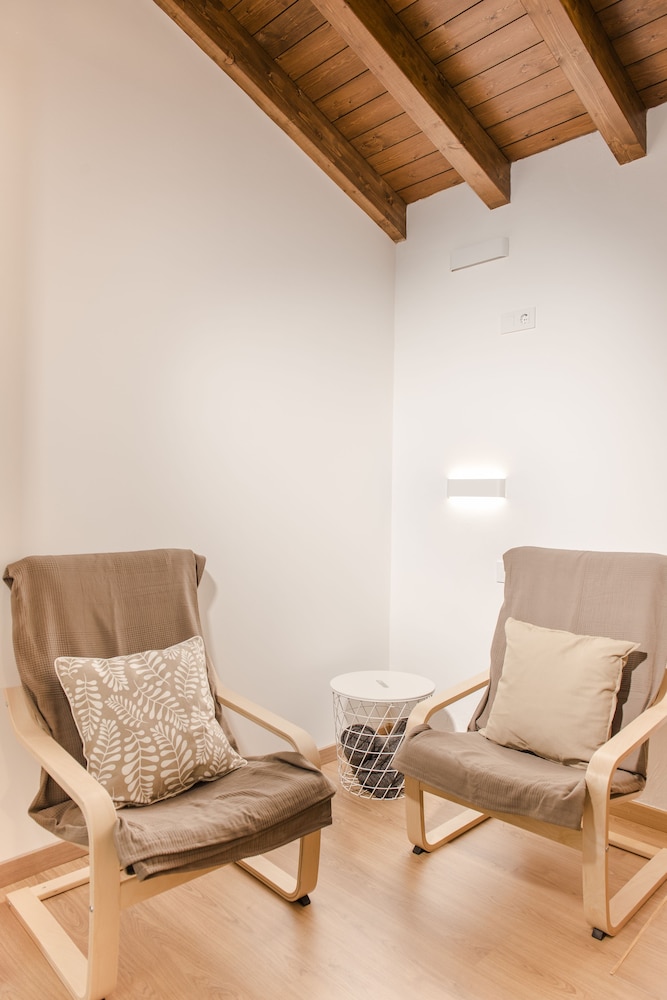 Shared Dormitory, Shared Bathroom (1 Bed in 10 Bed Dorm) photo 3
