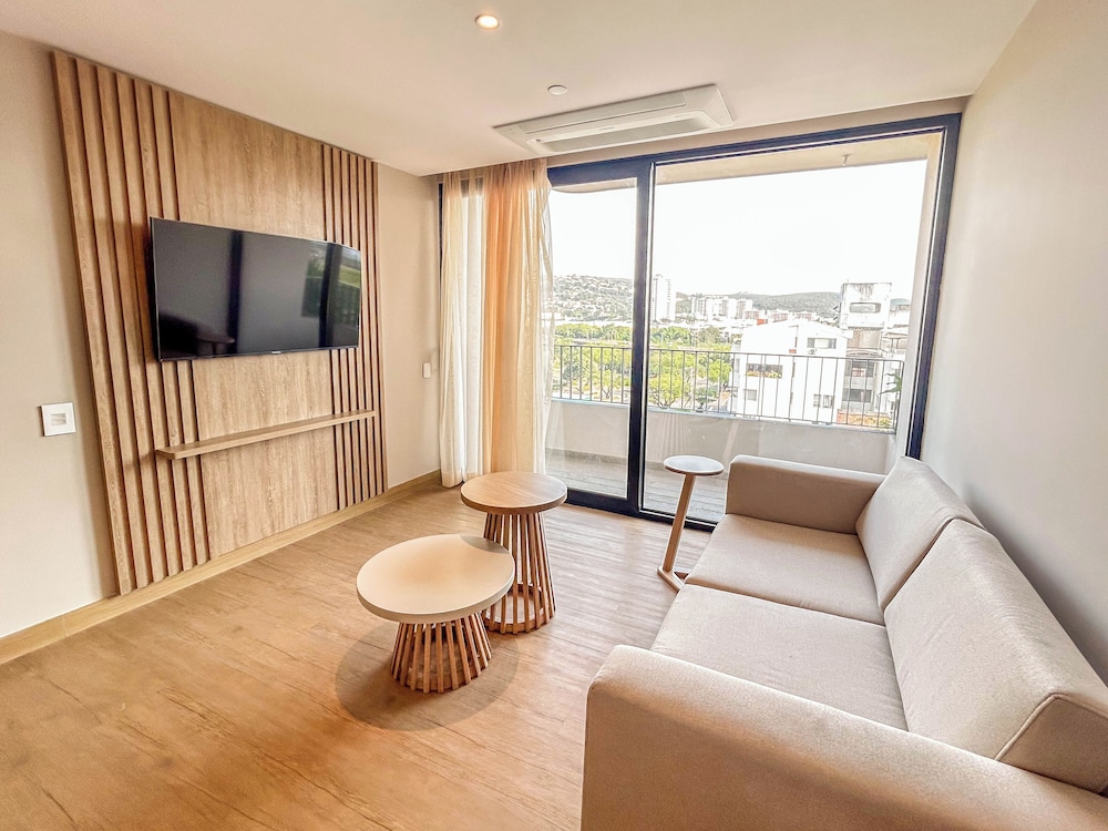 Deluxe Suite, 2 Bedrooms, Balcony, City View