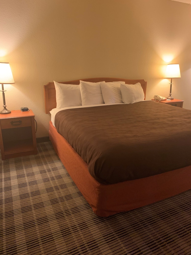 Deluxe Suite, 1 King Bed, Non Smoking - Photo 3
