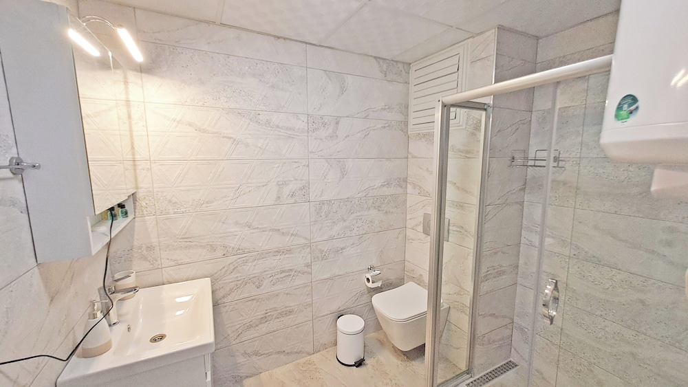 Economy Suite, Basement Floor, 2 Bedrooms photo 2