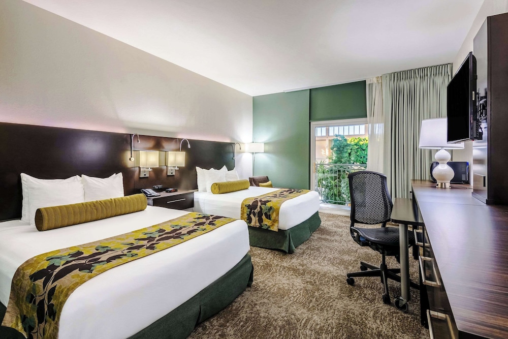 Room, 2 Queen Beds, Non Smoking, Pool View - Photo 1