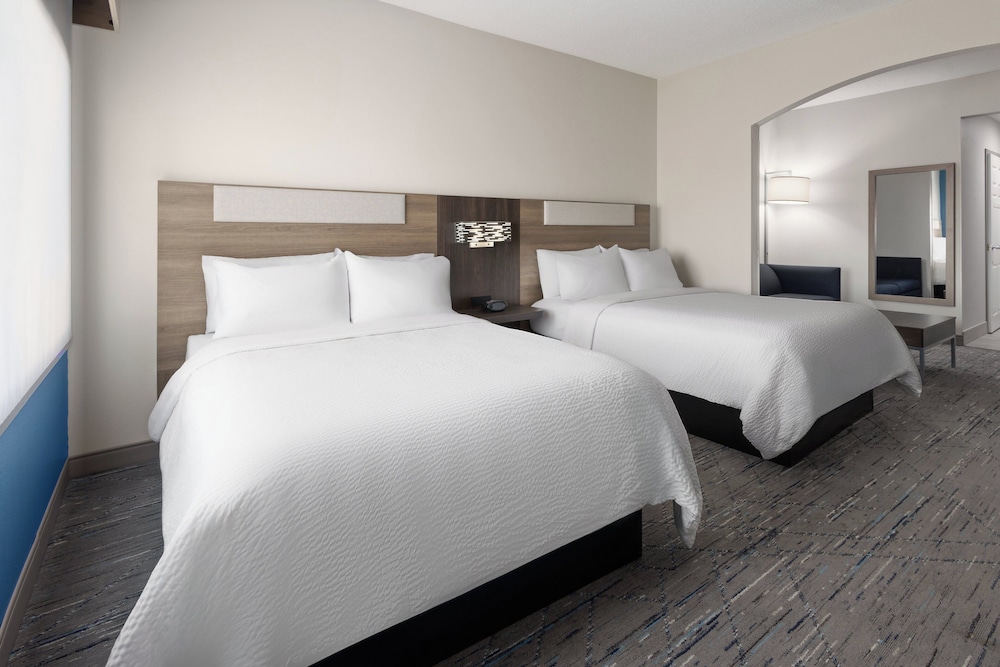 Standard Room, Multiple Beds - Photo 4