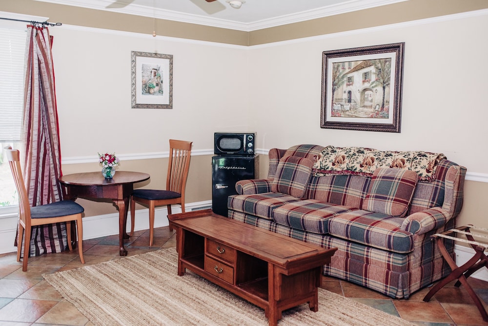 Deluxe Studio Suite photo 3