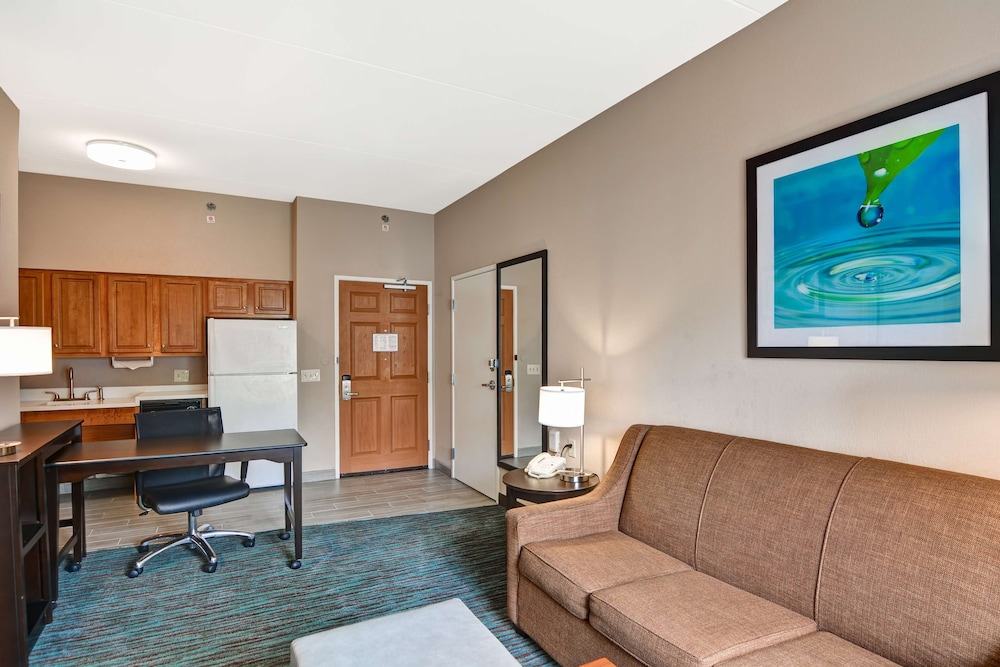 Suite, 1 King Bed, Accessible, Bathtub - Photo 2