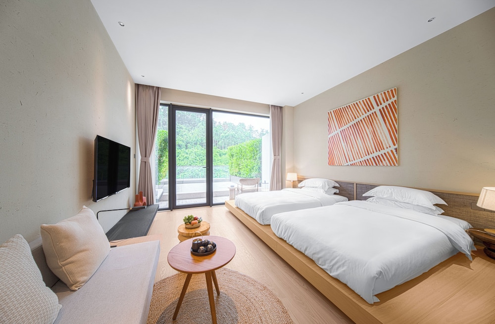 Classic Twin Room, Hill View