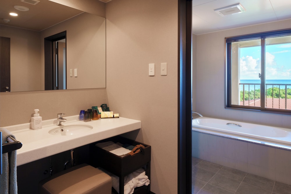 Superior Terrace Ocean View, Non Smoking (Villa Garden building) - Photo 3