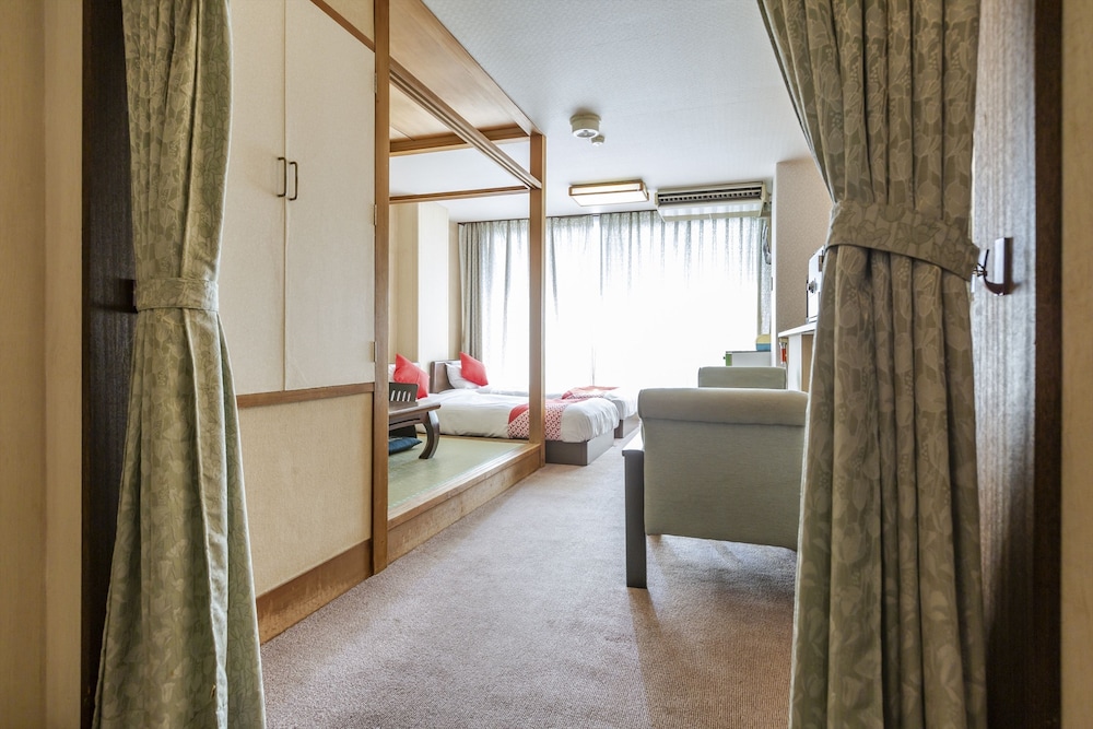 Twin Room, Smoking photo 2