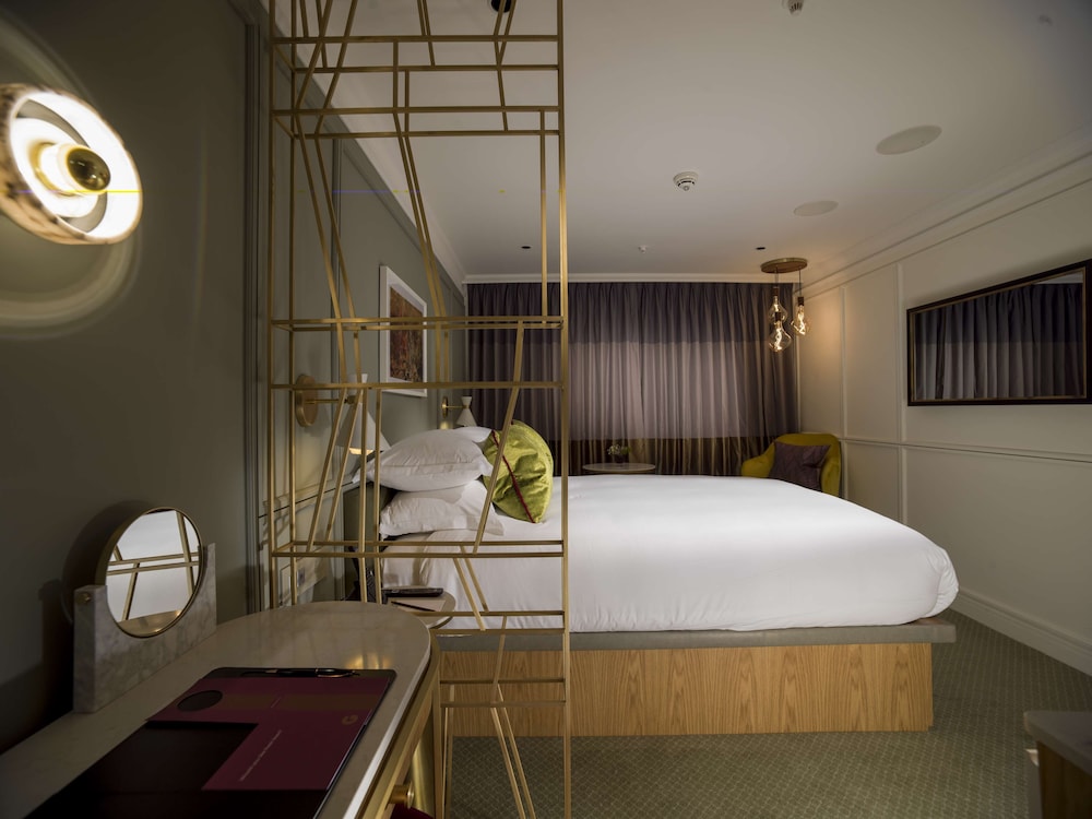 Deluxe Room, 1 Queen Bed photo 1