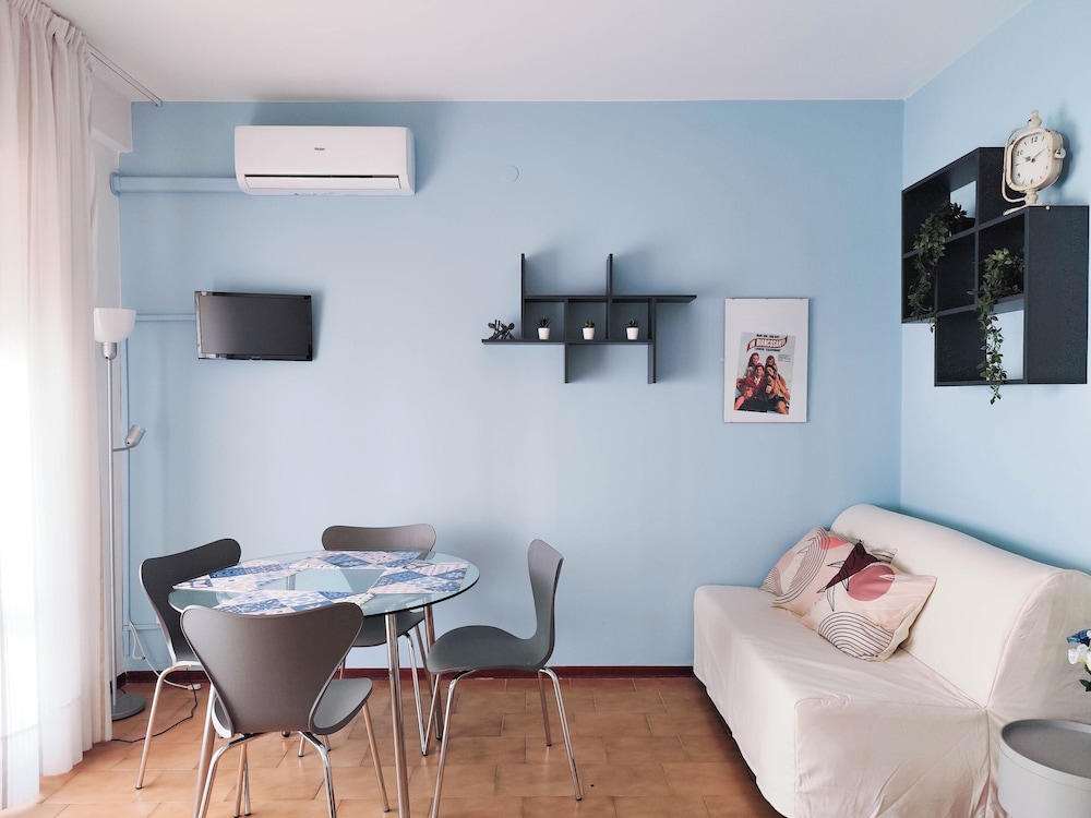 Studio, Multiple Bedrooms, Balcony, City View photo 2
