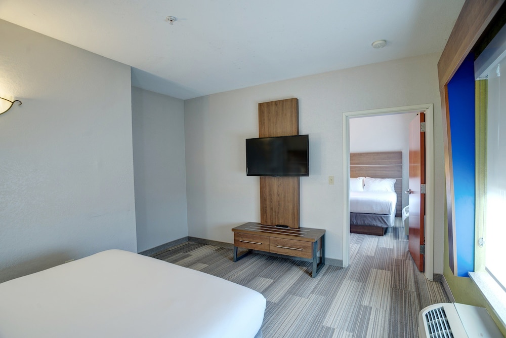 Standard Room, Multiple Beds photo 3