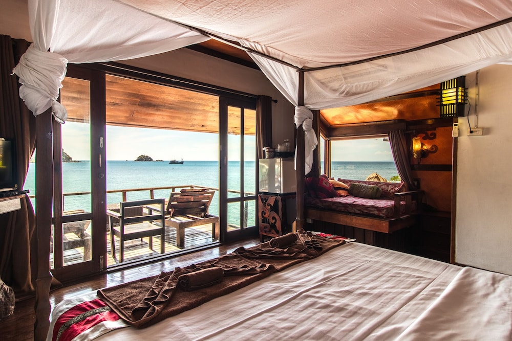 Deluxe romantic sea view bungalow S9 photo 2