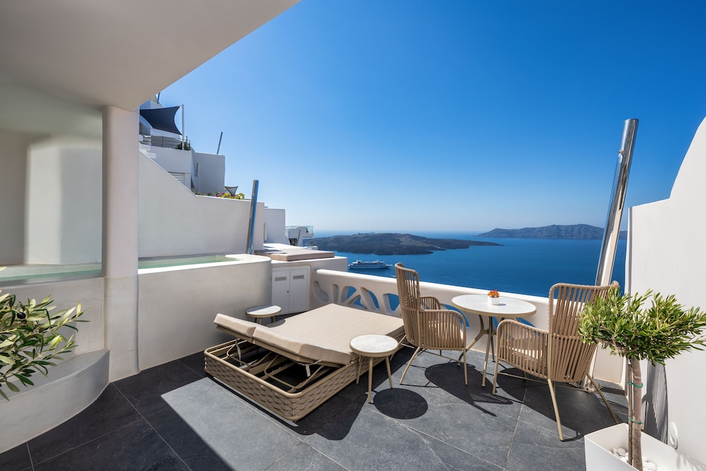 Honeymoon Suite with outdoor Hot Tub - Photo 9