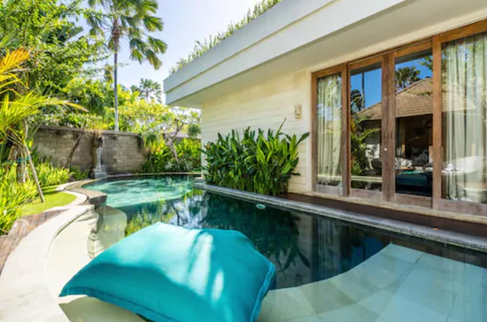 Four-Bedroom Villa with Private Pool - Photo 3