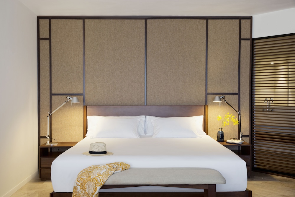 FREE UPGRADE TO EXCELLENCE CLUB TWO-STORY ROOFTOP TERRACE SUITE WITH PLUNGE POOL W/ POOL VIEW