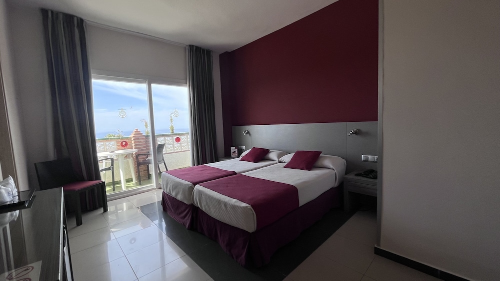 Standard Double or Twin Room, Pool View (Free Spa)