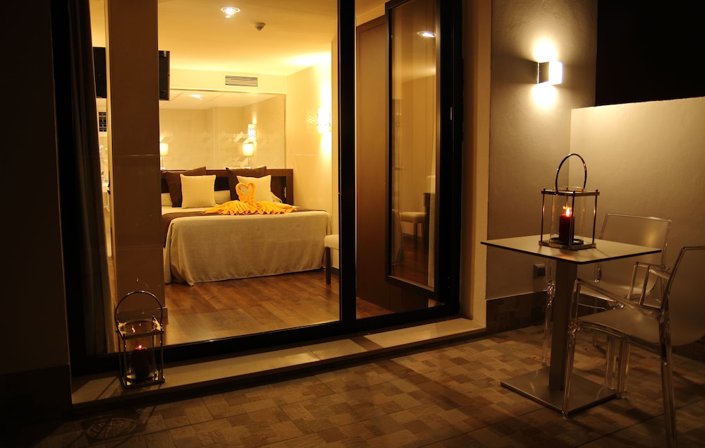 Premium Double Room, Jetted Tub (519520) - Photo 2
