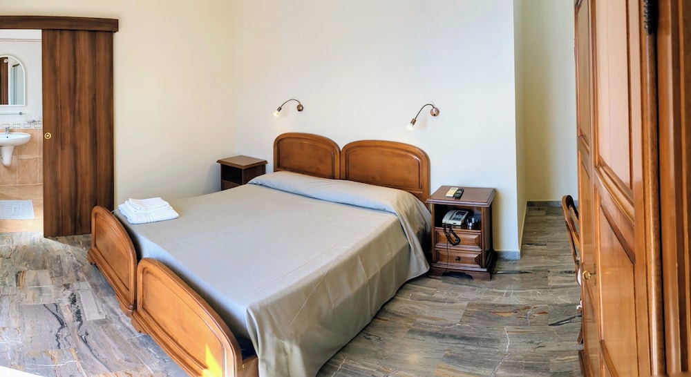 Double Room Single Use, Balcony, Partial Sea View