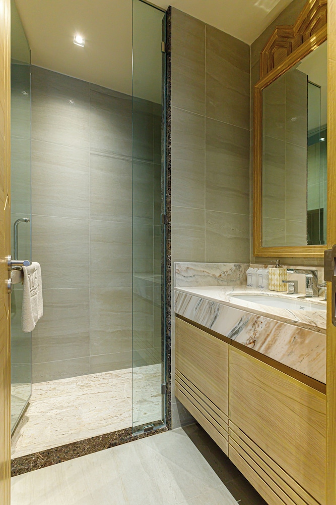 Pool Suite photo 2