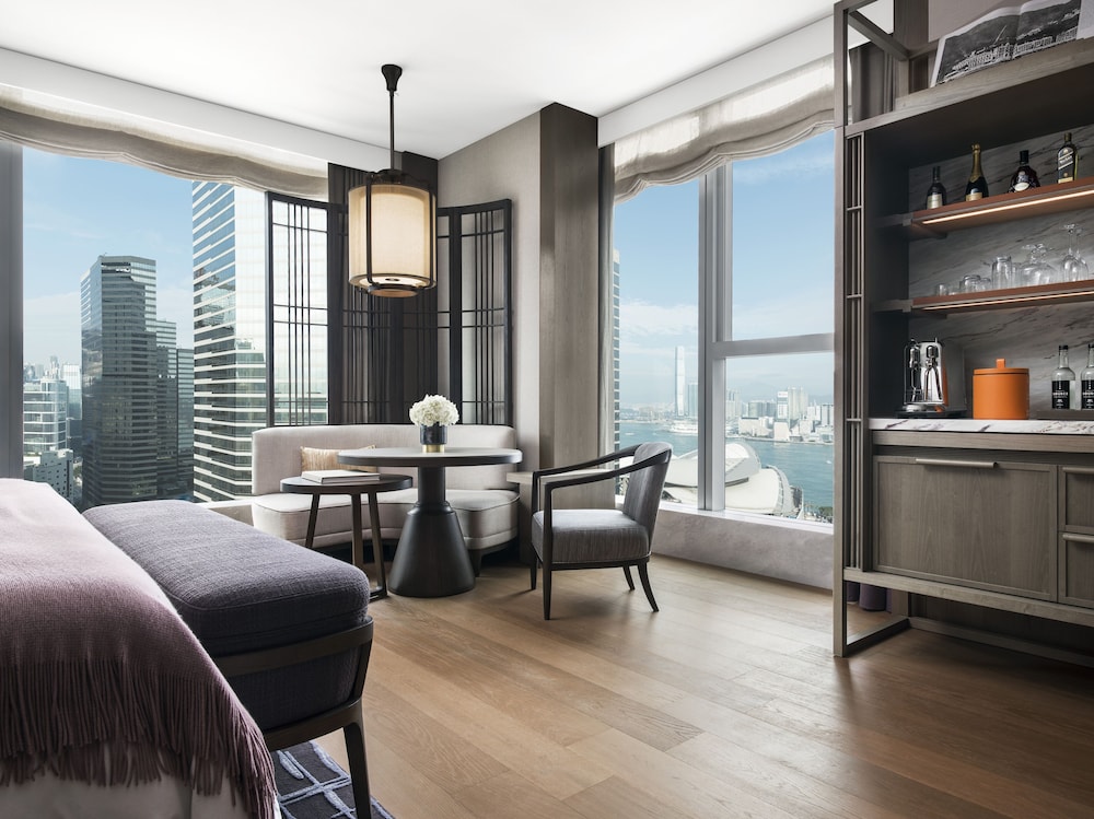 Room, 1 King Bed, Harbor View (Corner) thumbnail 6