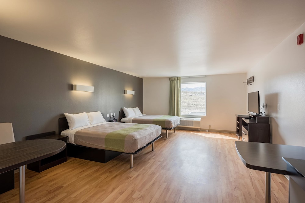 Deluxe Suite, 2 Queen Beds, Non Smoking photo 3