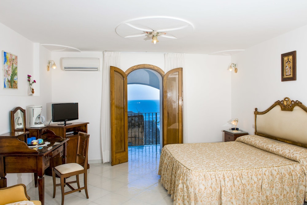 Standard Double Room, Balcony, Partial Sea View, photo 6