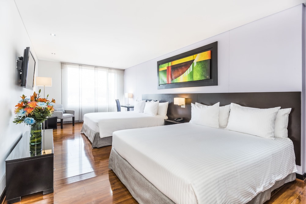 Premium Double Room, 2 Queen Beds - Photo 4